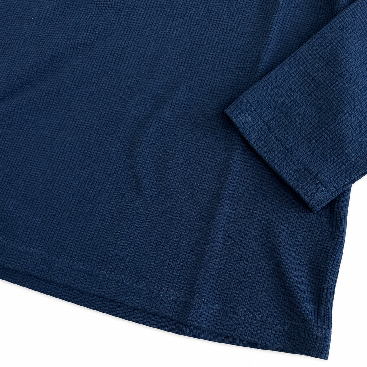Maille gaufrée bleu marine, manche longue et ourlet du maillot JT Racing Waffle